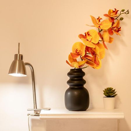 2Br Apartment At Piata Natiunilor Unite: Perfect For City Center Stays Boekarest Buitenkant foto