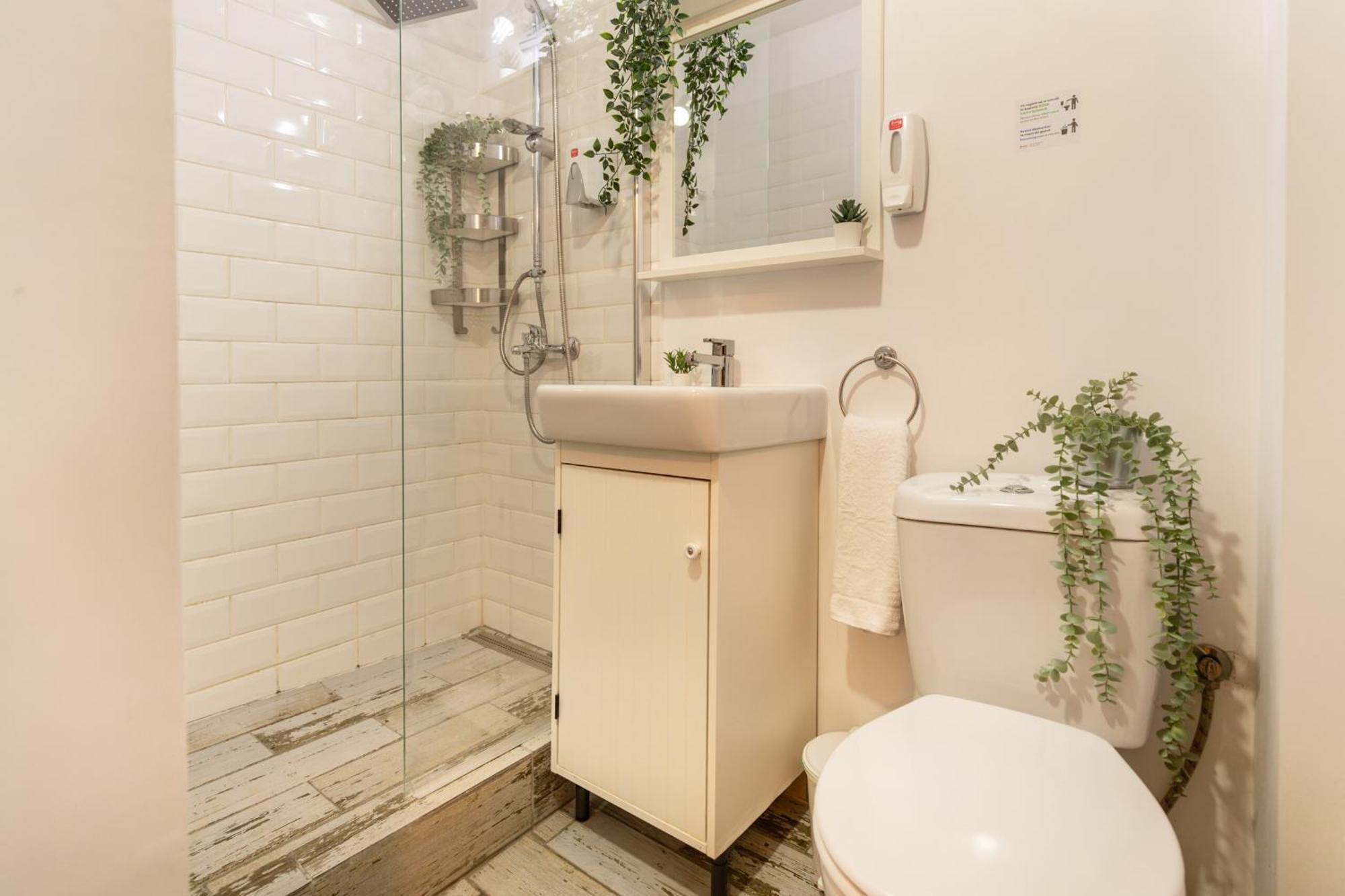 2Br Apartment At Piata Natiunilor Unite: Perfect For City Center Stays Boekarest Buitenkant foto