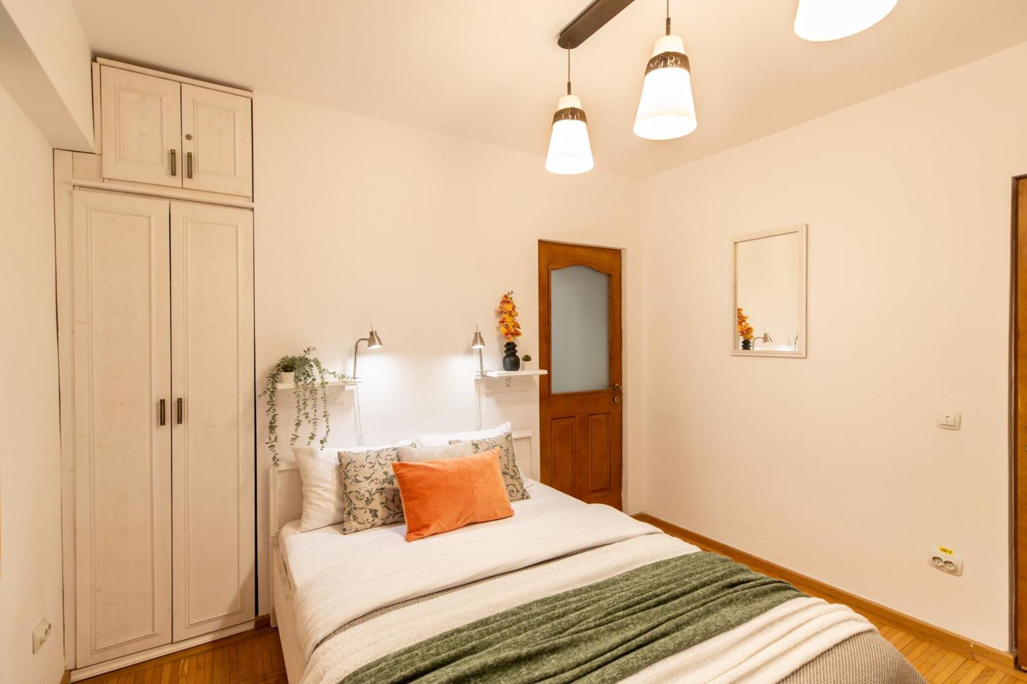 2Br Apartment At Piata Natiunilor Unite: Perfect For City Center Stays Boekarest Buitenkant foto
